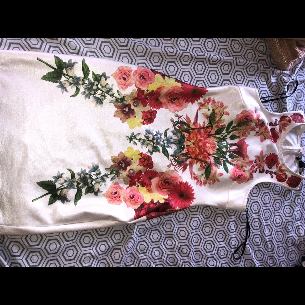 Dress - Picture 2 of 4